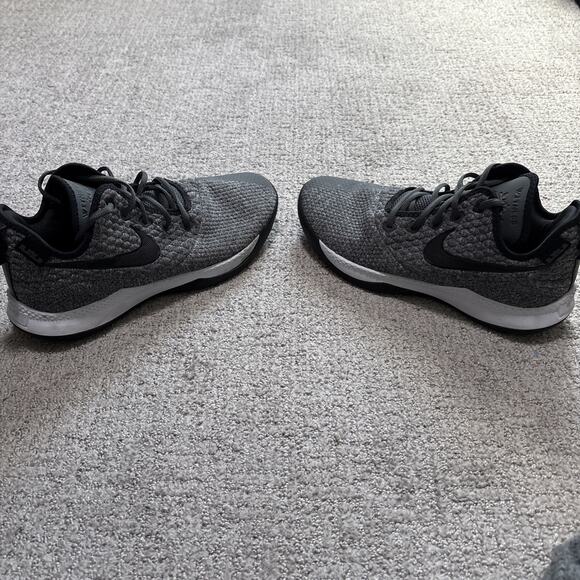 Nike Air LeBron Men’s Witness 3 Dark Grey Basketball Shoes Size 11